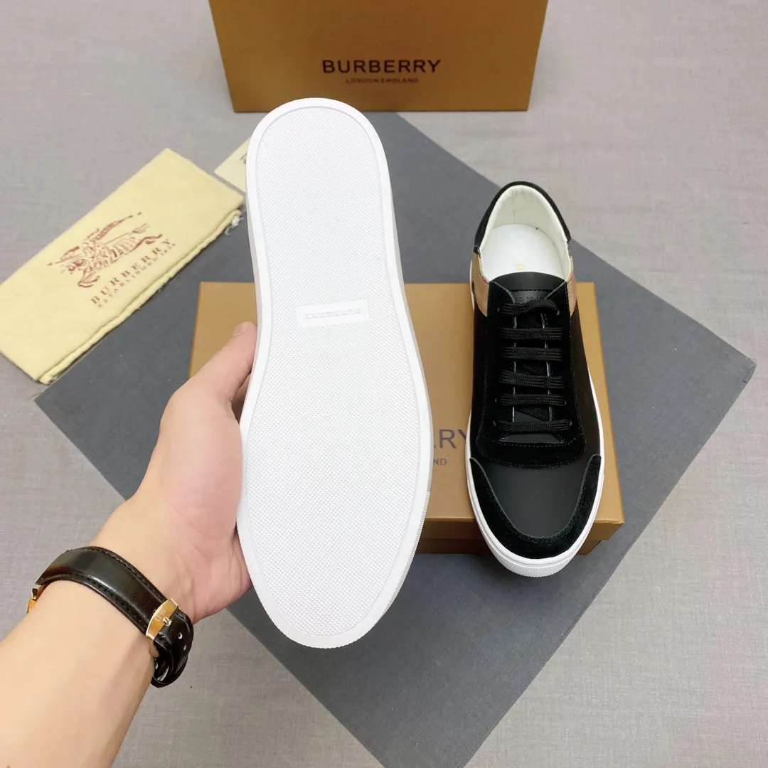 p400 【Burberry】Burberry’s new men’s casual shoes! Classic striped cloth paired with imported first-layer silk calfskin and high-mercerized nubuck leather. Real sheepskin lining is very comfortable. Original outsole. Two-color selection, details determine quality. Welcome to compare. Size: 38-44 No. 068
